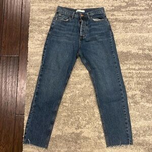 Zara Women’s hi-waisted jeans ; size USA4